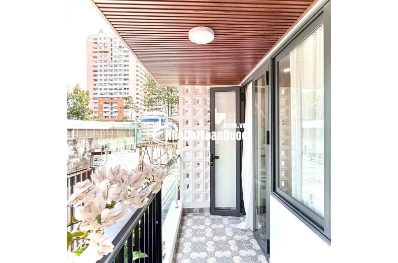 4 Tỷ nhỉnh: Nhà Quận 3- ngay bờ kè Hoàng Sa- Ngang gần 4m, 3 Tầng Full nội thất mới. VŨ 0933910039