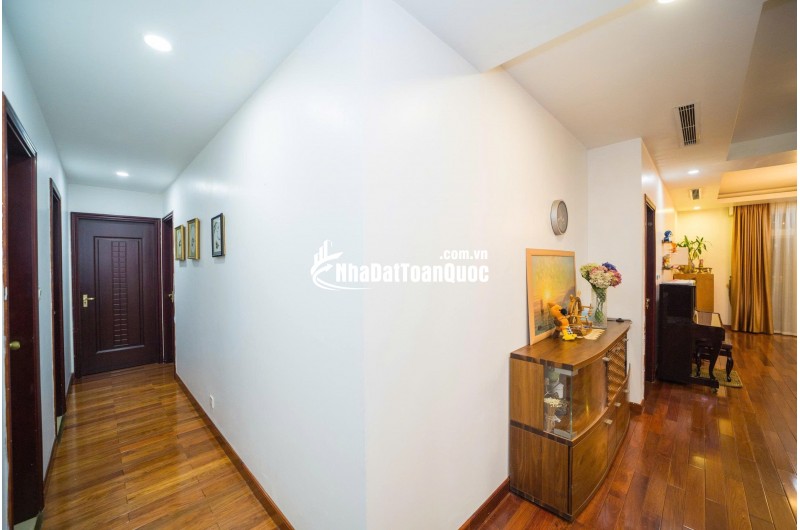 ROYAL CITY - R2 145m² - Tầng cao - Căn hộ chung cư - 3PN Hướng ban công Đông Nam Nội thất cơ bản