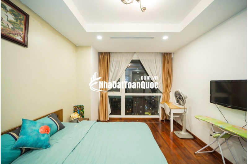 Căn to giá rẻ tại ROYAL CITY giá đẹp nhà tầng cao .