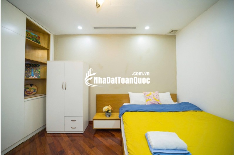 Căn to giá rẻ tại ROYAL CITY giá đẹp nhà tầng cao .