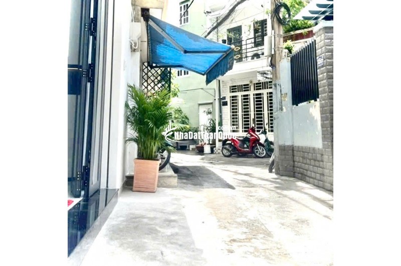 Hẻm xe hơi Quận 10- ĐH Kinh Tế- 3 Phòng ngủ 4 Tầng 5m ngang: 6 Tỷ hơn (số tiến 3456) VŨ 0933910039