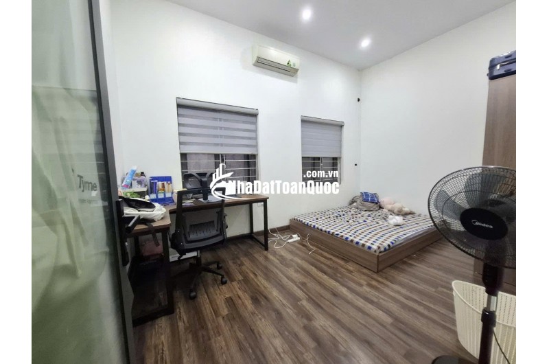Nhà Trần Quốc Hoàn 60m2 x 4T x MT5m, PLô, ô tô, giá 21.8 tỷ