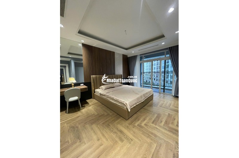 Bán Căn Hộ  Royal City 130m² – 2PN Rộng Rãi – View Đẹp – Tầng Cao – Hướng  Mát Mẻ
