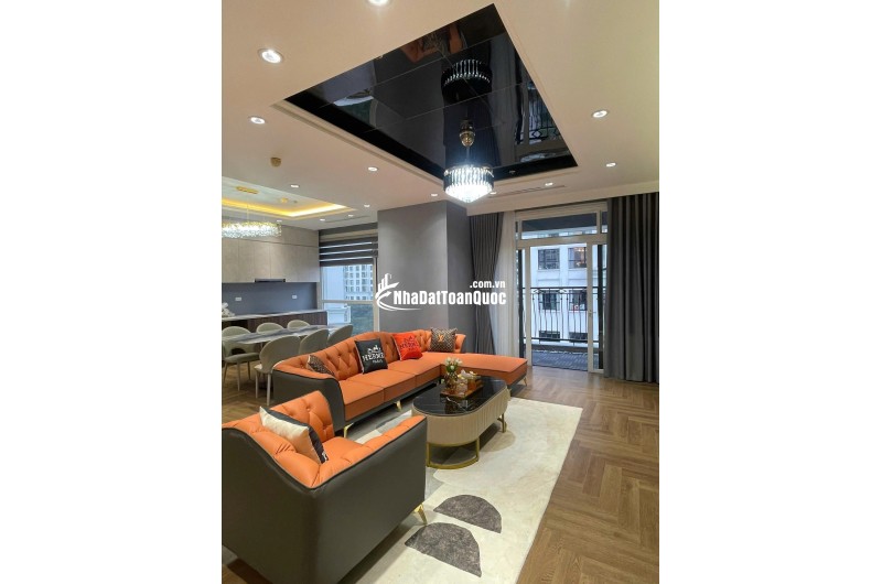 Bán Căn Hộ  Royal City 130m² – 2PN Rộng Rãi – View Đẹp – Tầng Cao – Hướng  Mát Mẻ