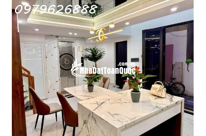 SIÊU HOT HIT HÀNG HIẾM BAY TRONG NGÀY - TRUNG TÂM THANH XUÂN - NGÕ VIP. 41x6 tầng.