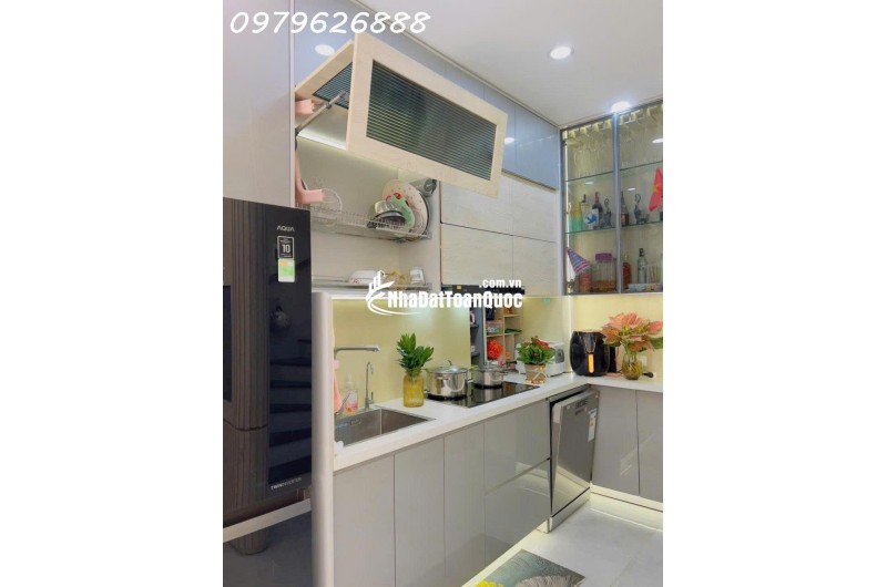 NHÀ ĐẸP HÀ ĐÔNG Ở NGAY. ĐƯỜNG THÔNG HÈ THOÁNG, CÁCH ĐƯỜNG LỚN 10M
30x5T