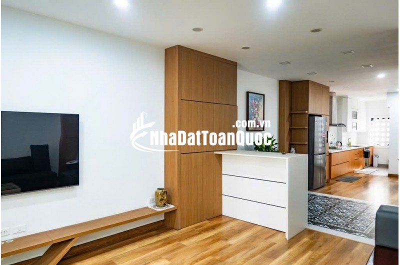 Bán tòa nhà mặt phố Cát Linh, Đống Đa DT 60m2, 5 tầng, thoáng 2 mặt, kinh doanh tốt, vị trí tuyệt đẹp, 30 tỷ