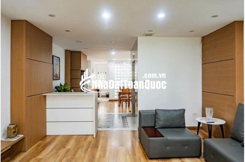 Bán tòa nhà mặt phố Cát Linh, Đống Đa DT 60m2, 5 tầng, thoáng 2 mặt, kinh doanh tốt, vị trí tuyệt đẹp, 30 tỷ