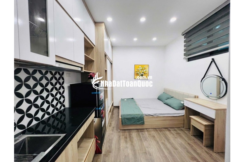 Bán tòa nhà căn hộ dịch vụ phố Chùa Láng DT 85m2, 7  tầng thang máy, gần Đại học Ngoại thương, doanh thu 100tr/ tháng