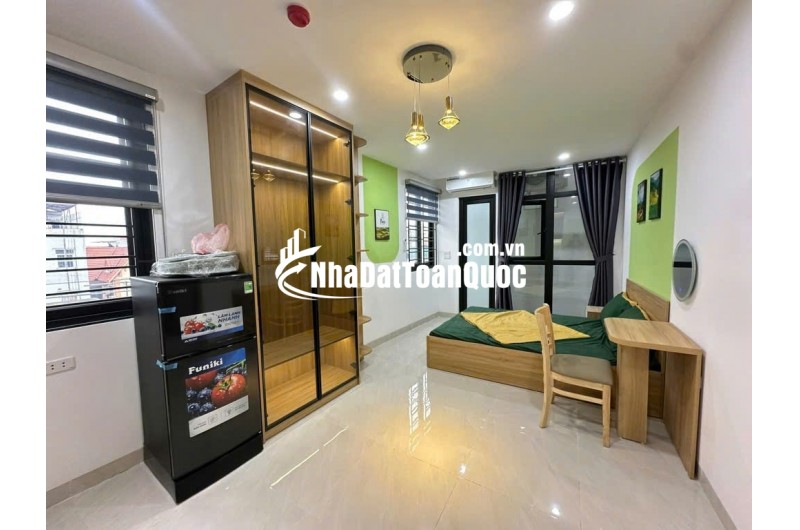 Bán tòa nhà căn hộ dịch vụ phố Chùa Láng DT 85m2, 7  tầng thang máy, gần Đại học Ngoại thương, doanh thu 100tr/ tháng