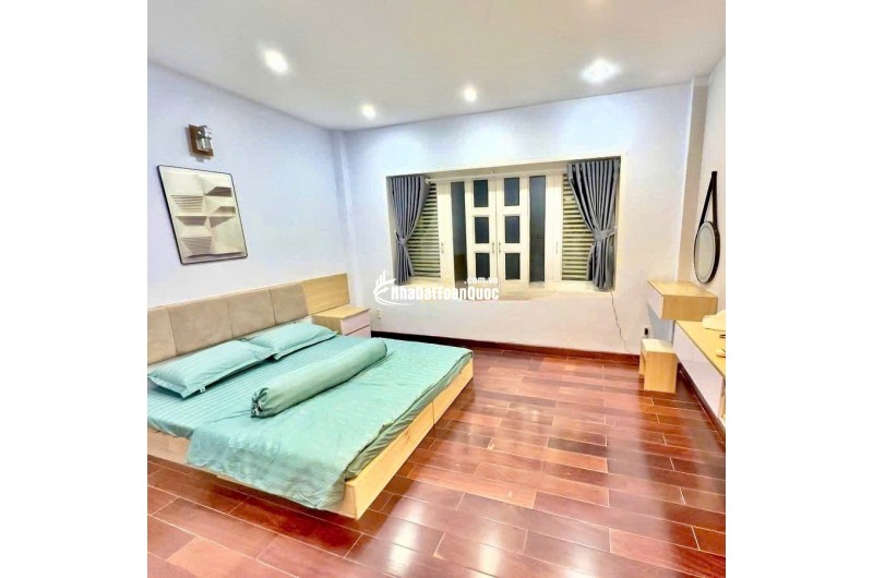 22 Triệu: thuê nguyên căn Quận 1 Nguyễn Trung Ngạn cầu Ba Son- 3 tầng 3 phòng ngủ 3wc Full nội thất