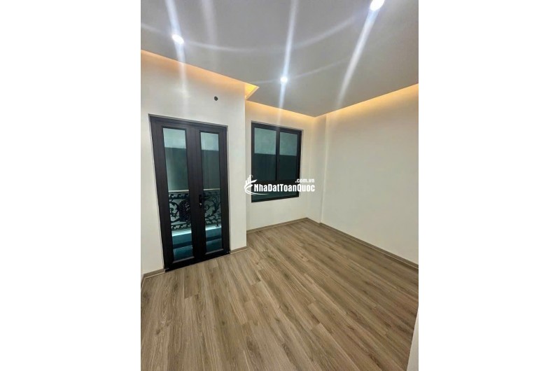 Bán nhà ngõ Đường Láng, Đống Đa, 40m2 x 5 tầng, 6PN, Sổ Đỏ, 10.5 tỷ. LH: 0568433999
