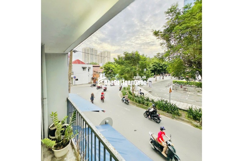 8 Tỷ nhỉnh: MẶT TIỀN Quận 10 cư xá Đồng Tiến, căn góc 2 mặt tiền 3 tầng, thu nhập 1Ty3. 0933910039