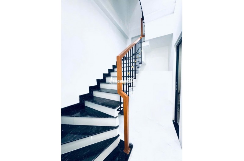 18 Triệu: thuê nguyên căn mới xây Quận 4- MẶT TIỀN đường số- 4x8- 4 Tầng 3 Phòng ngủ. VŨ 0933910039