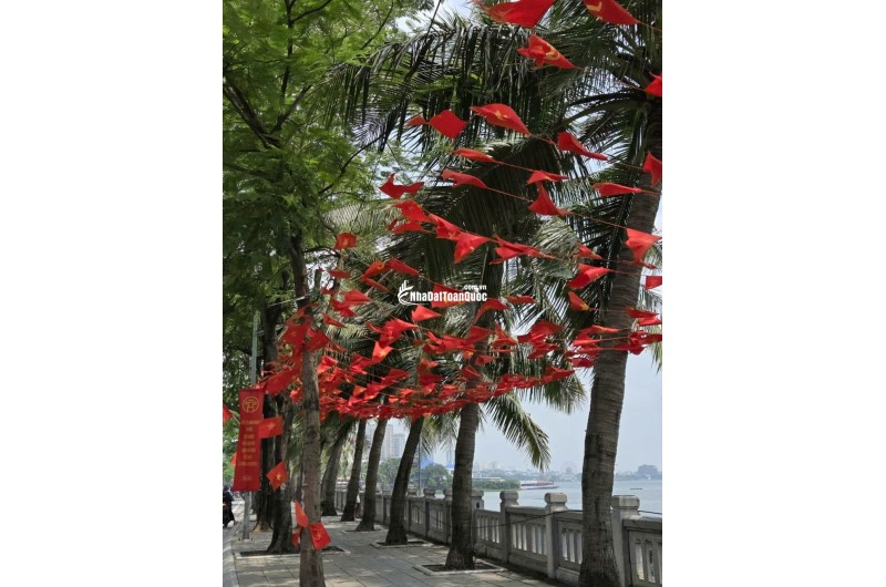 Lạc Long Quân nhà 4 tầng - 75m2, Lô góc, Ô tô , Gần Hồ, 19.5 tỷ, An cư trọn vẹn