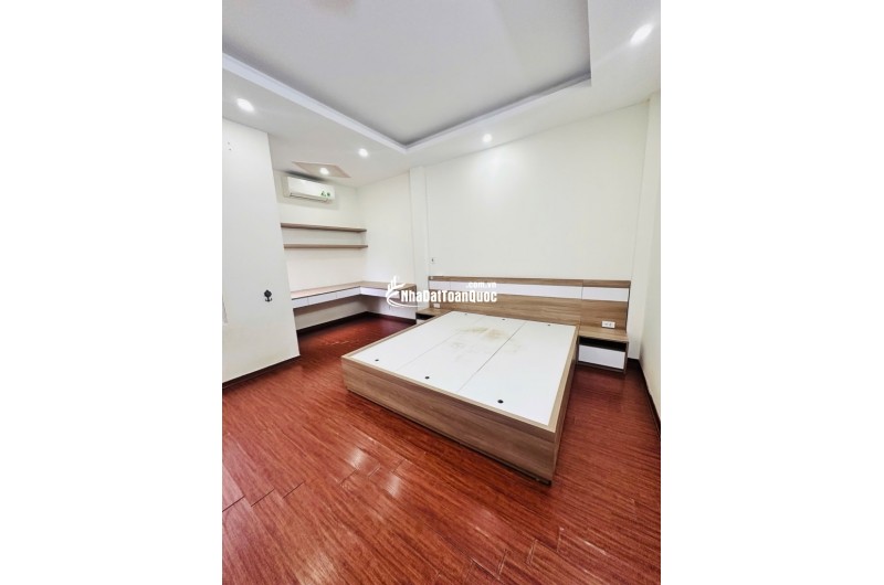 Bán nhà đẹp Dương Khuê - 10m ô tô - lô góc - ở ngay