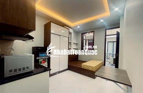 Bán căn CCMN 60m, 10 phòng khép kín full đồ, thang máy êm ru, dòng tiền ổn định, vài bước ra phố, khu Bách -  Kinh - Xây