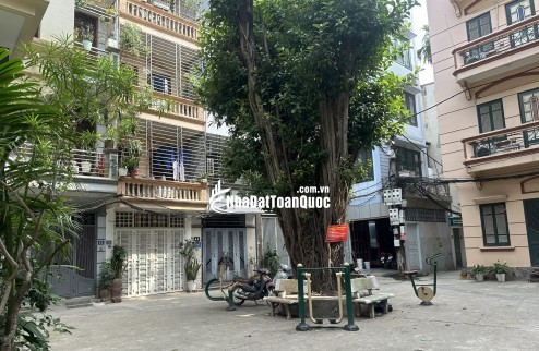 MẶT TIỀN RỘNG HIẾM CÓ 11M – ĐẤT ĐƯỢC NHÀ NƯỚC PHÂN - TRUNG TÂM CẦU GIẤY – ĐẦY ĐỦ GIẤY TỜ_ 2 TẦNG -  60/65M2– 16 TỶ.