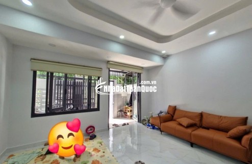 Bán nhà 3 tầng, 3PN , Phú Châu, Tam Bình, Thủ Đức. DT 54m2, SH, 7.2 tỷ. LH: 0933125879