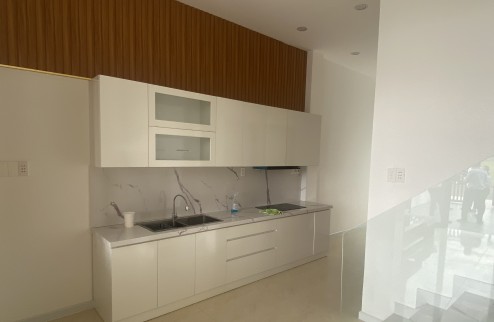 NHÀ MẶT TIỀN ĐƯỜNG NHỰA LỚN - TRUNG TÂM TT CẦN ĐƯỚC