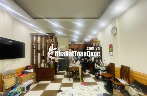 Bán nhà riêng Xuân Thủy, gần ô tô, 40m2 - 4,6M, 10 tỷ