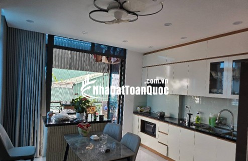 Nhà Mỹ Đình dân xây 35m2, 5 tầng, chào 6,5  tỷ có thương lượng