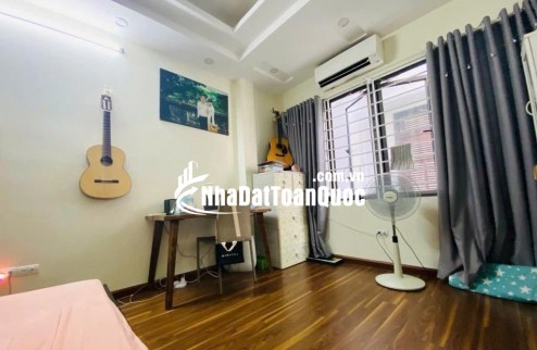 Nhà Thuỵ Phương, 5 tầng, dân xây, xe 45 chỗ đỗ cửa chỉ 6,9 tỷ