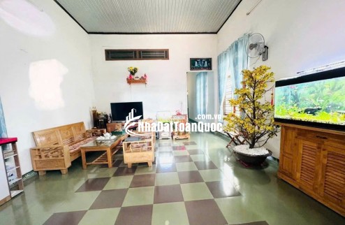 Cần bán Căn Nhà Hẻm 81 Y Wang ngay Bách Hóa Xanh
( NGÃ BA Y WANG - MAI THỊ LỰU )
cách ĐH Tây Nguyên chỉ 300- P. Eatam cũ Giá 2ty750