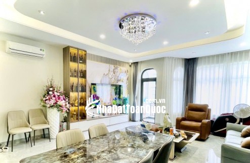 Mặt tiền trục chính Quận 4- KHÁNH HỘI- ngang hơn 5m cao 5 tầng đủ nội thất: 15 Tỷ nhỉnh. 0933910039