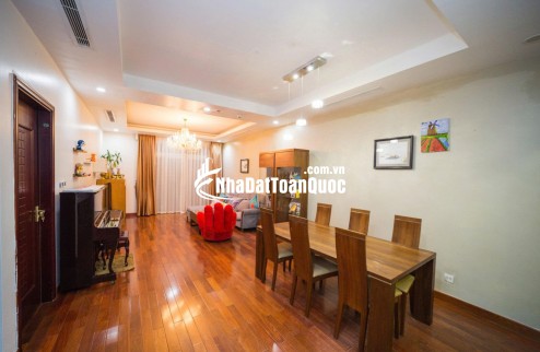 Căn to giá rẻ tại ROYAL CITY giá đẹp nhà tầng cao .
