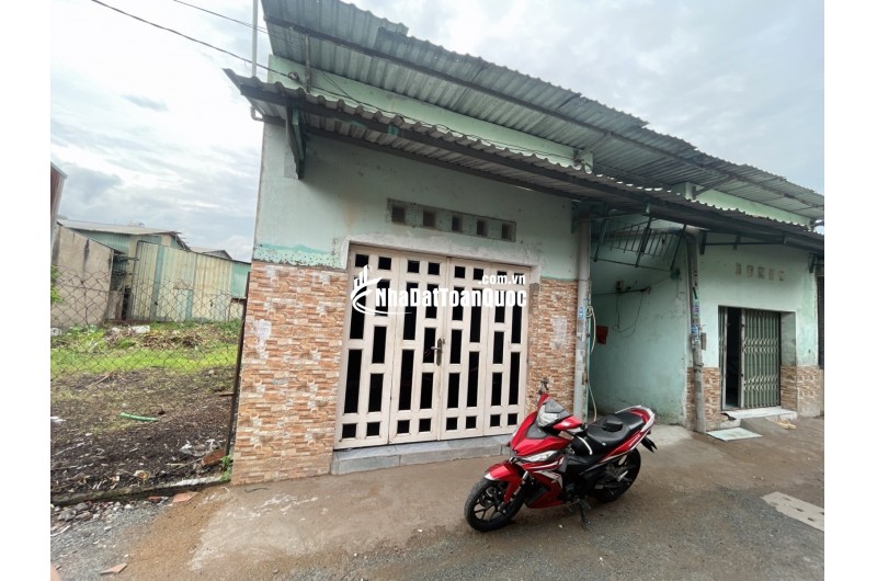 Nhà Cấp 4 rẻ nhất Dĩ An: 210m2 (ngang 10) Kèm 10 Phòng Trọ, đường ô tô, Gần Chợ An Phú, Giá Đầu Tư Chỉ 3,9 Tỷ