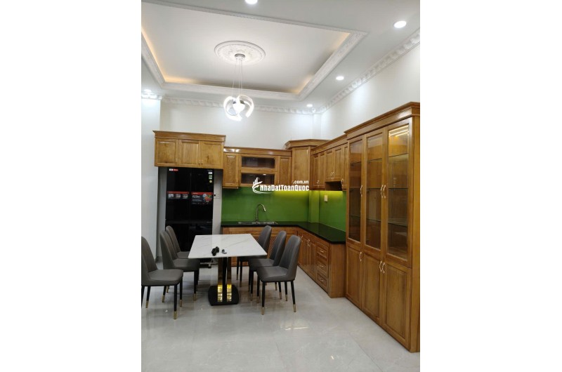 Nhà 1 trệt 2 lầu 12x8,5 Xây dựng 8x8,5 BTCT 4PN 4WC, có Gara Ô tô riêng