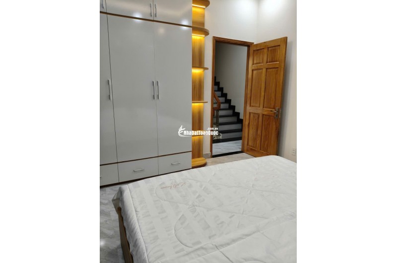 Nhà 1 trệt 2 lầu 12x8,5 Xây dựng 8x8,5 BTCT 4PN 4WC, có Gara Ô tô riêng