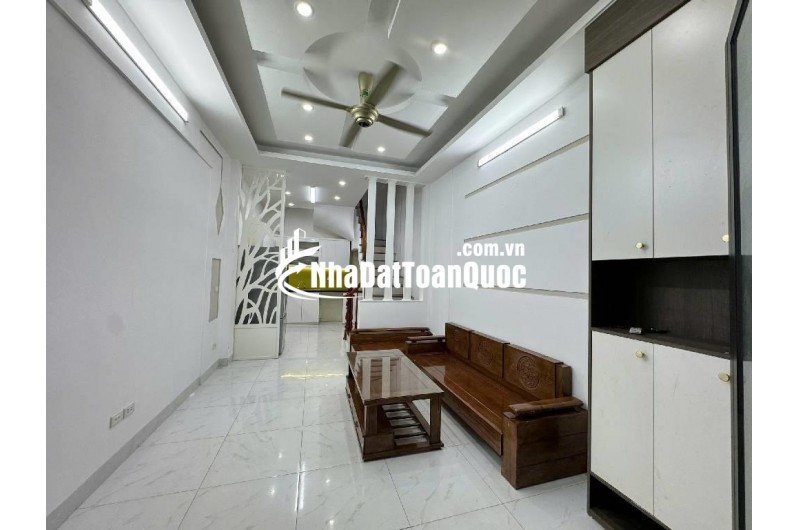 Bán nhà Đông Ngạc 42m2, dân xây 5 tầng, ô tô đỗ cửa, cạnh chợ Kẻ Vẽ