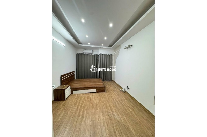 Bán nhà Đông Ngạc 42m2, dân xây 5 tầng, ô tô đỗ cửa, cạnh chợ Kẻ Vẽ