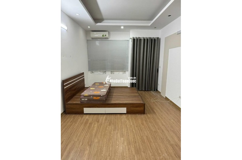 Bán nhà Đông Ngạc 42m2, dân xây 5 tầng, ô tô đỗ cửa, cạnh chợ Kẻ Vẽ