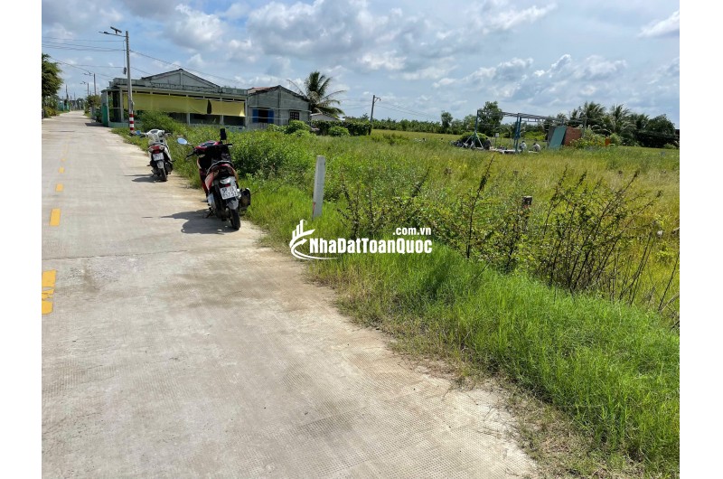 Chính Chủ Bán Gấp Đất Đẹp Mặt Tiền TT Cần Đước Giá 100%