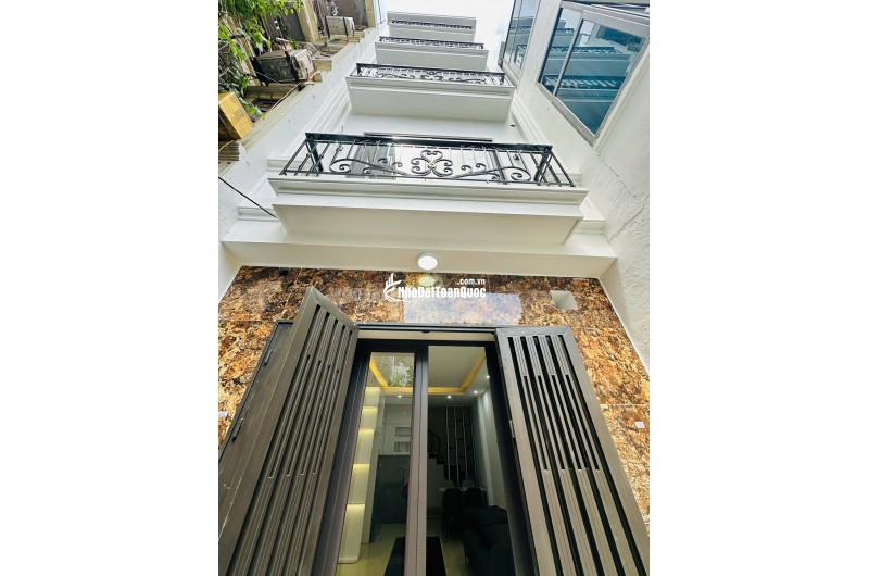 Chính chủ cần nhượng  lại căn nhà tại ngõ 282 Kim Giang, DT36m2, 4 tầng giá 7,6 tỷ.