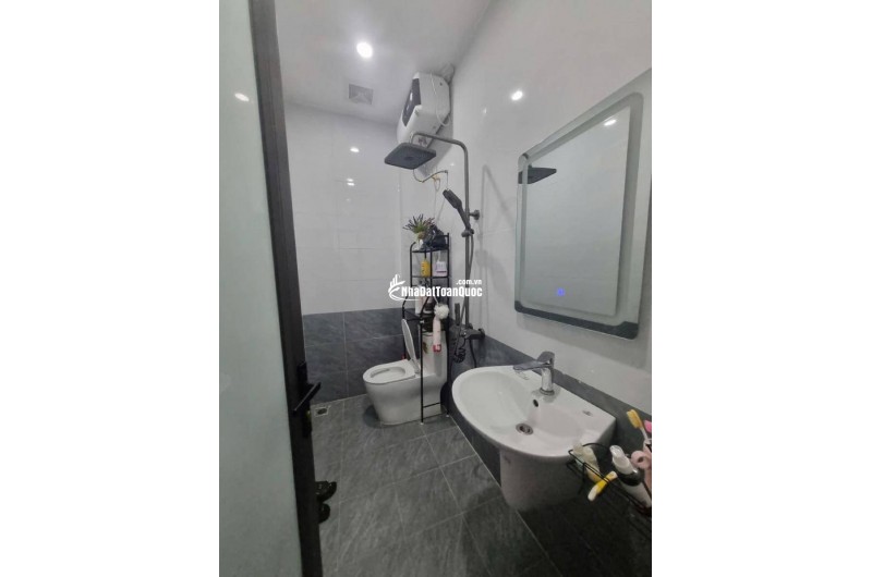 Chính chủ cần nhượng  lại căn nhà tại ngõ 282 Kim Giang, DT36m2, 4 tầng giá 7,6 tỷ.