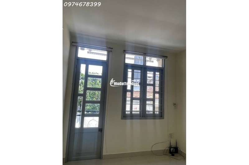  Nhà nhỏ đẹp - giá xinh xinh- Hẻm xe hơi - Gần chợ - Khu dân cư sầm uất.