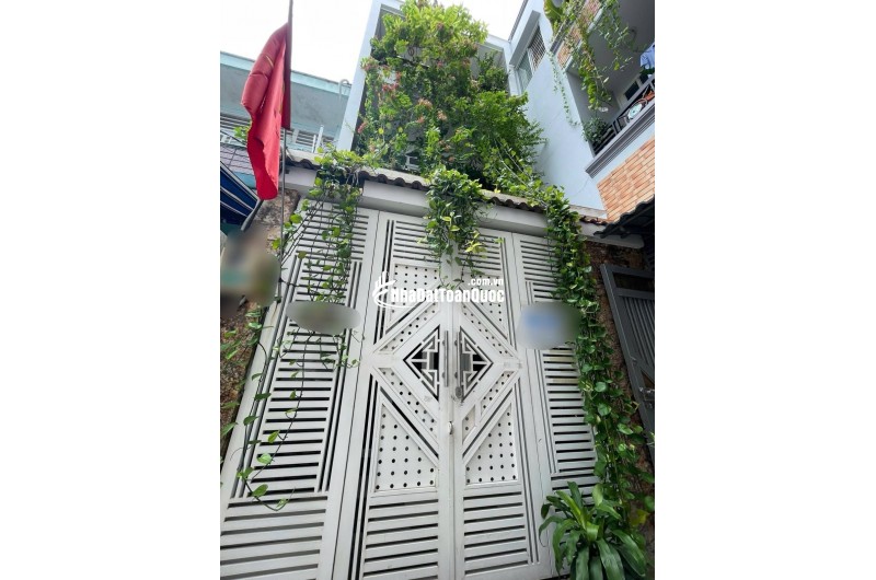 Nhà bán ngay Lạc Long Quân, Diện tích 4 x 15, 4 tầng, 3 phòng mới ở ngay, Giá chỉ nhỉnh 7 tỷ