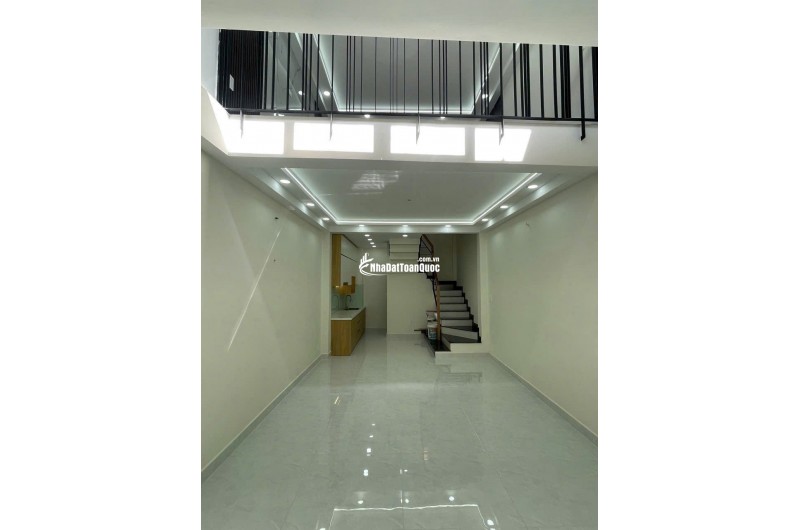 Tân Kỳ Tân Quý xe hơi đậu cửa chỉ cách AEONMall Tân Phú chỉ vài phút.