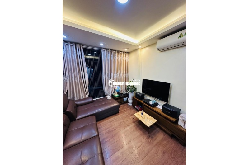 Bán nhà Thuỵ Phương 42m2, dân xây 5 tầng, có sân riêng để xe