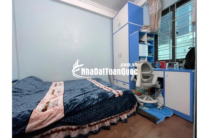 Bán nhà Thuỵ Phương 42m2, dân xây 5 tầng, có sân riêng để xe