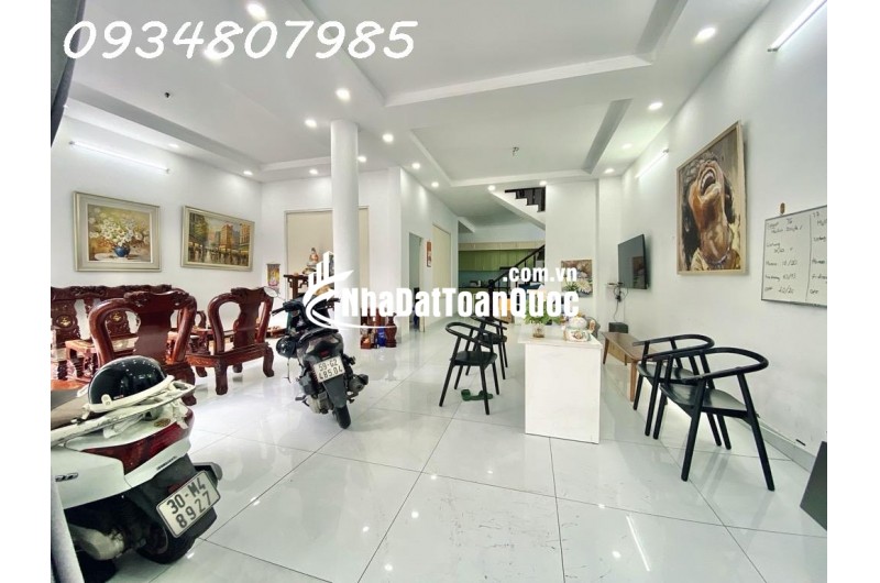 Nhà to như Biệt Thự, Hẻm ô tô quay đầu, 130m2 ngang 8mx18, 3 tầng btct sát trường chinh