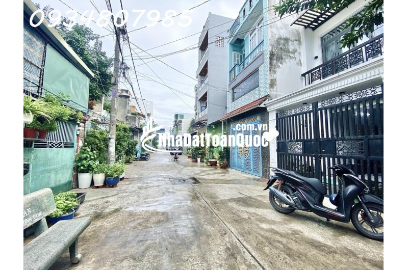 Nhà to như Biệt Thự, Hẻm ô tô quay đầu, 130m2 ngang 8mx18, 3 tầng btct sát trường chinh