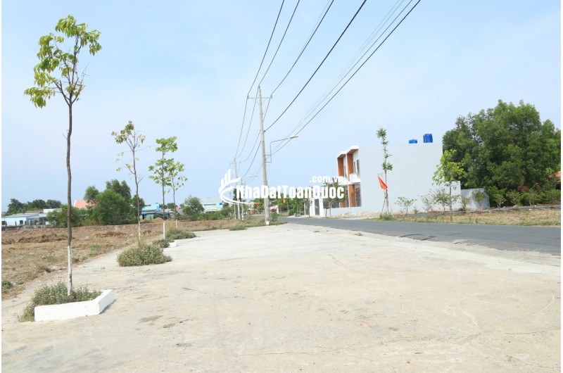 ĐẤT ĐẸP MẶT TIỀN TRUNG TÂM THỊ TRẤN CẦN ĐƯỚC