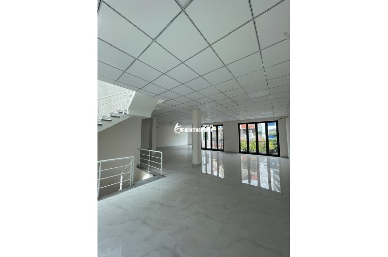 cho thuê nhà mặt tiền nguyên căn đường lê đinh thám giao duy tân 3 tầng dt 600 m2