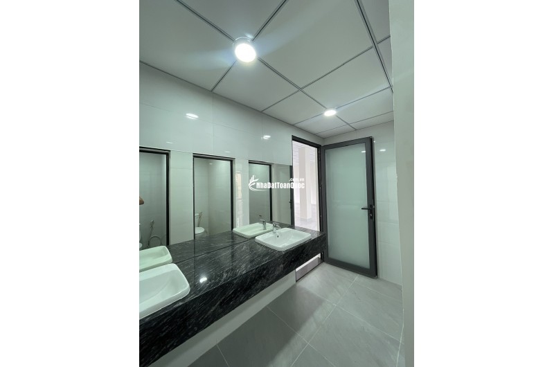 cho thuê nhà mặt tiền nguyên căn đường lê đinh thám giao duy tân 3 tầng dt 600 m2