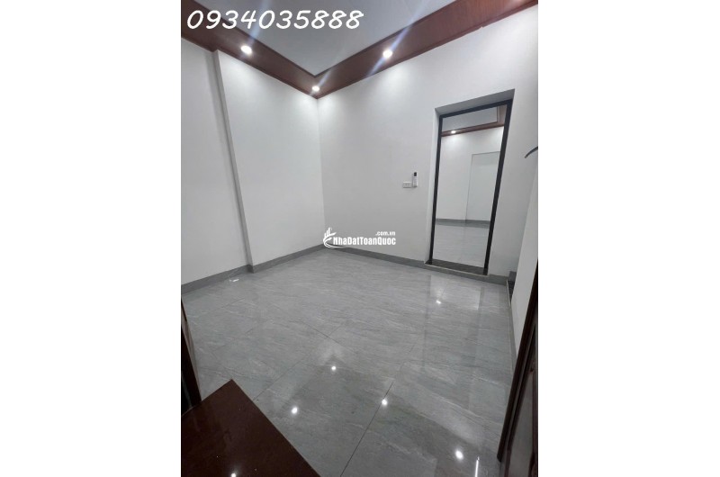 BÁN NHÀ TẬP THỂ TẦNG 1 – PHỐ NGUYỄN VĂN CỪ – LONG BIÊN